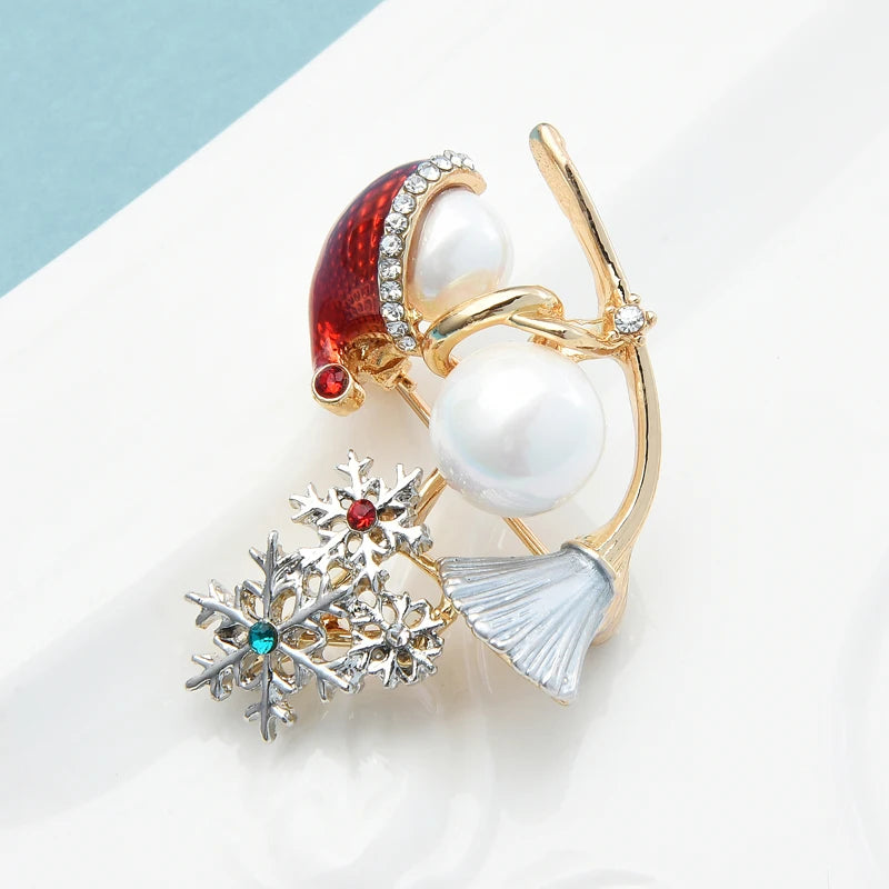 Kerst broche sneeuwpop met stras en parel detail – feestelijke speld