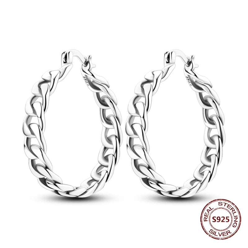 Zilveren oorbellen grote ronde hoops met zirkonia en vloeiend design