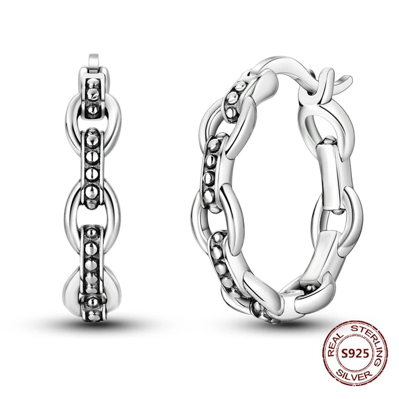 Zilveren oorbellen grote ronde hoops met zirkonia en vloeiend design