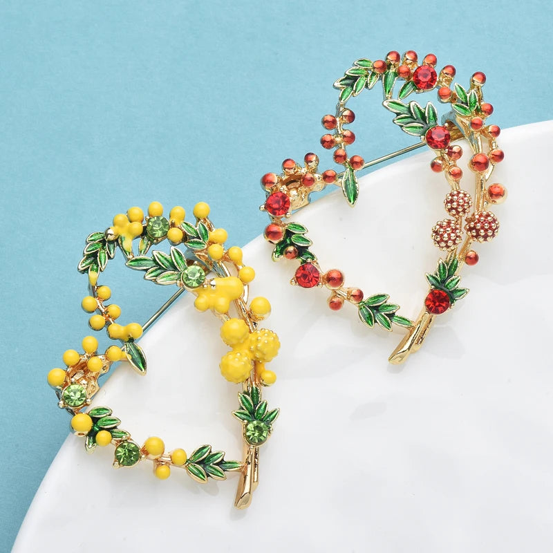 Broche Bloem Hartvormige Fruitspeld in Franse Stijl – Enamel Design