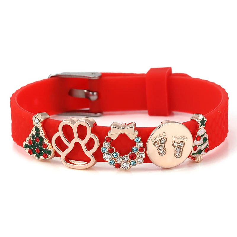 Kerst armband met rode kralen en verstelbare band met kerstklokje