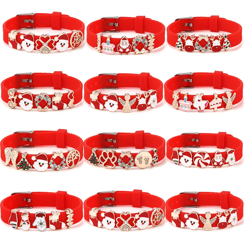 Kerst armband met rode kralen en verstelbare band met kerstklokje