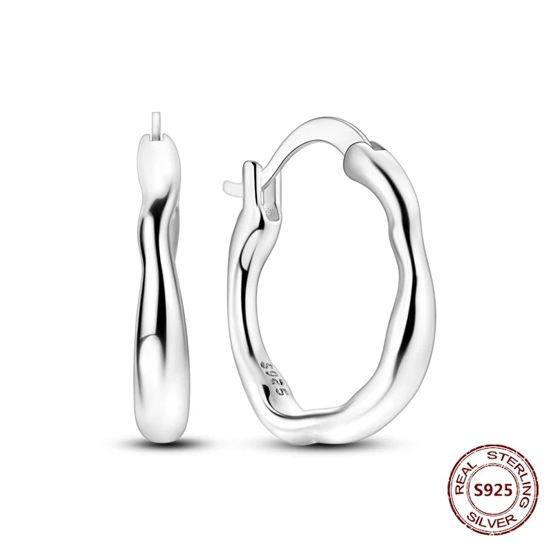 Zilveren oorbellen grote ronde hoops met zirkonia en vloeiend design