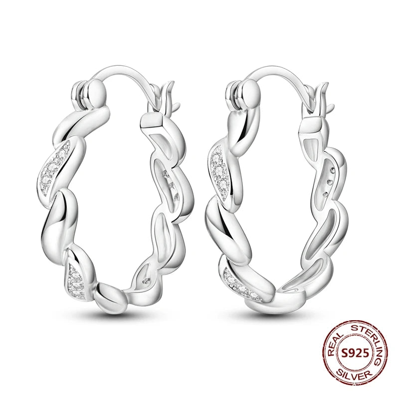 Zilveren oorbellen grote ronde hoops met zirkonia en vloeiend design