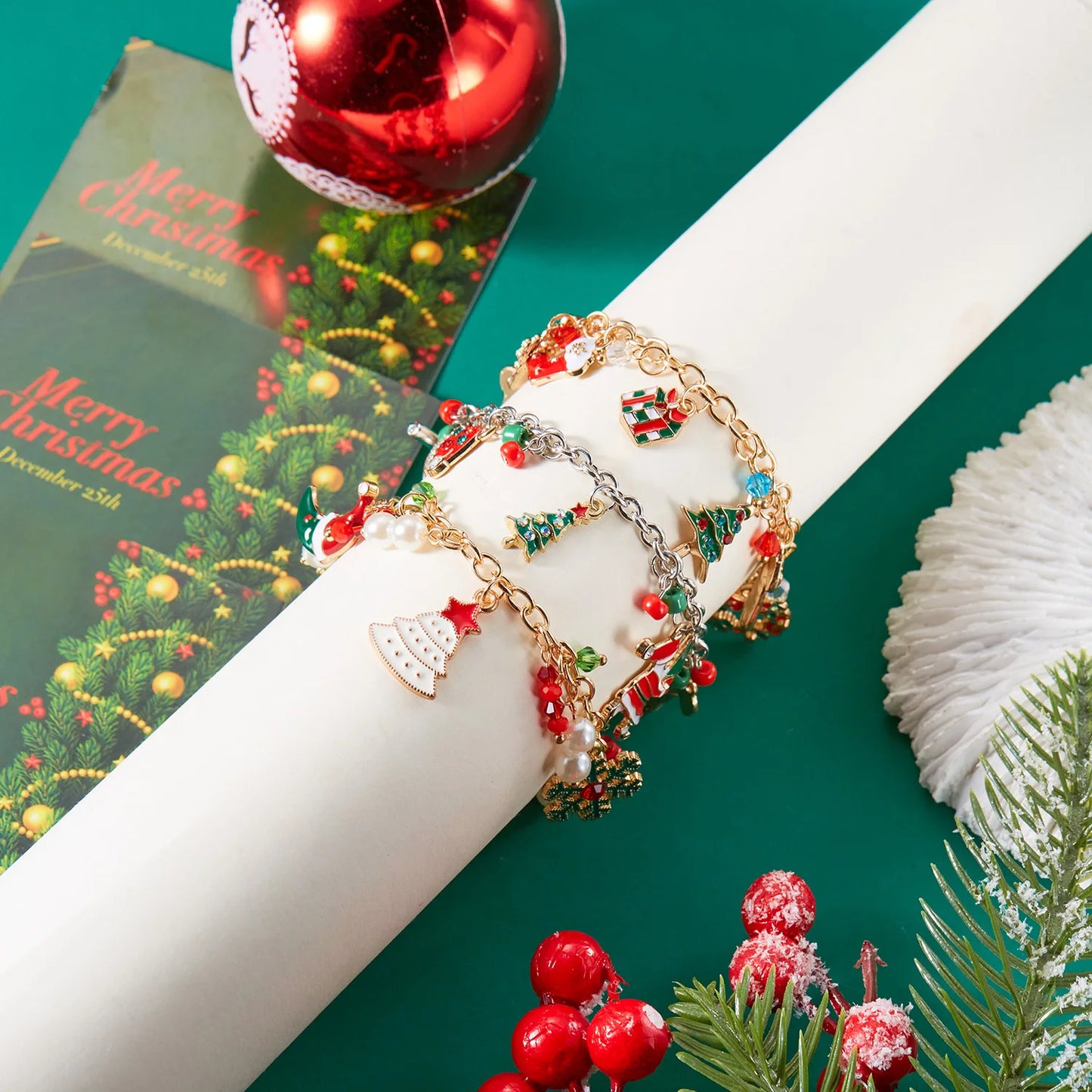 Kerst armband met kerstman, boom en rendier bedels voor dames