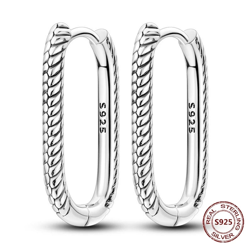 Zilveren oorbellen grote ronde hoops met zirkonia en vloeiend design