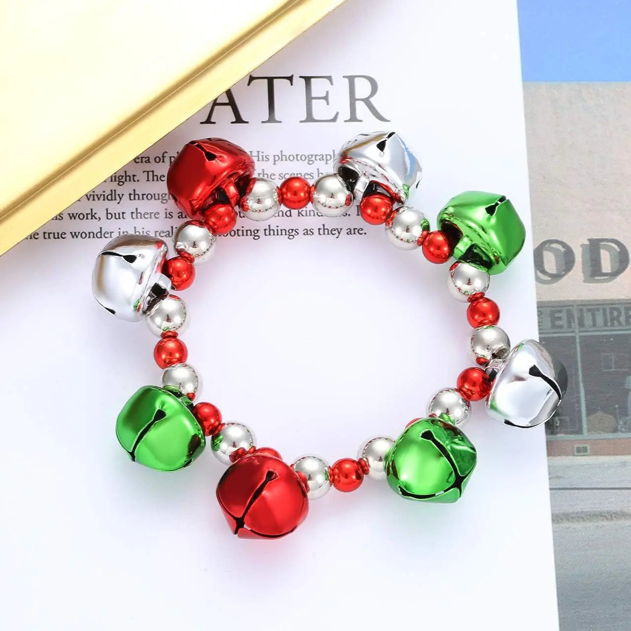 Kerst armbanden set met kralen en belletjes – feestelijke sieraden