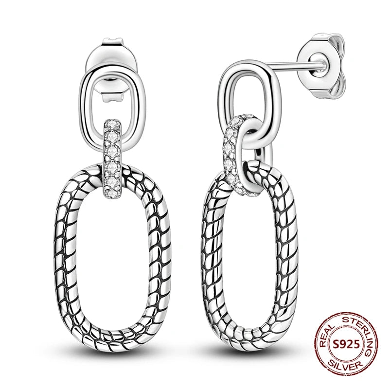 Zilveren oorbellen grote ronde hoops met zirkonia en vloeiend design