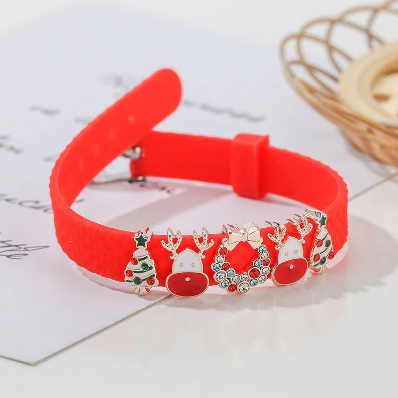 Kerst armband met rode kralen en verstelbare band met kerstklokje