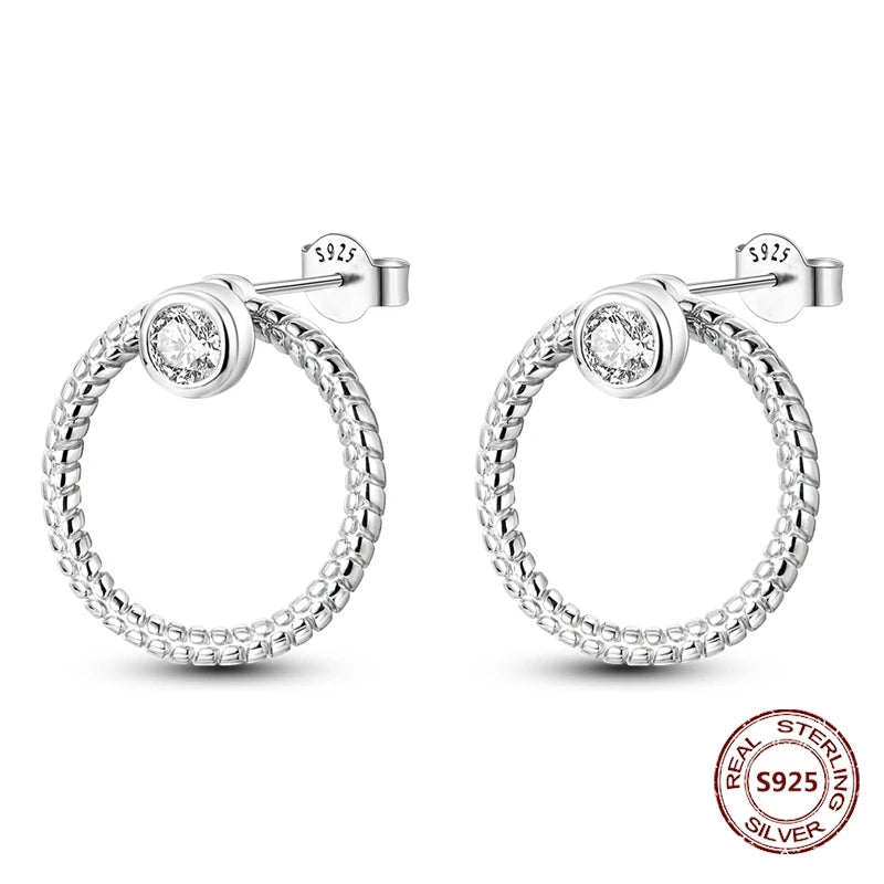 Zilveren oorbellen grote ronde hoops met zirkonia en vloeiend design