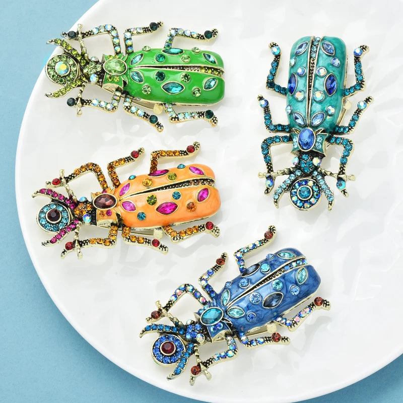 Broche dieren | Kever – kleurrijke emaille speld met strass steentjes