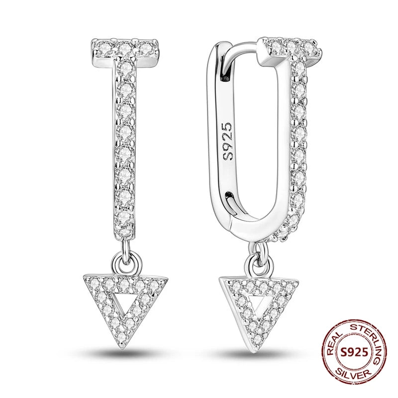 Zilveren oorbellen met lange ketting en geometrisch kruis design