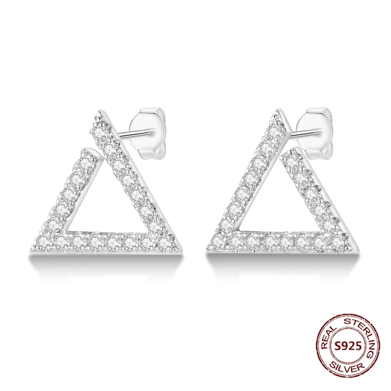 Zilveren oorbellen met lange ketting en geometrisch kruis design