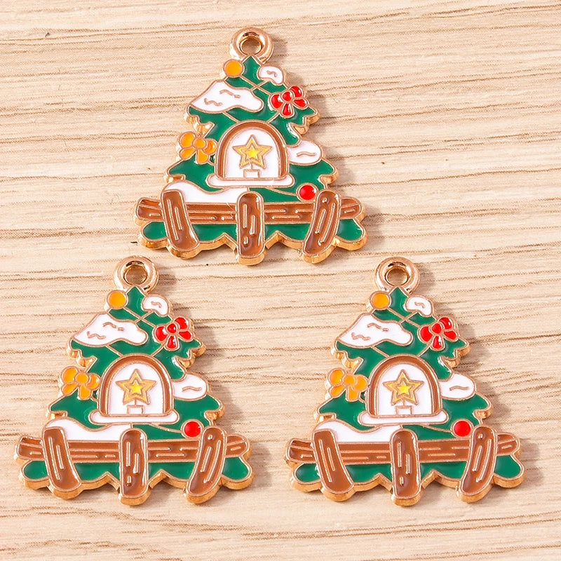 Kerst hanger/bedel voor ketting of armband – Mix van 10 modieuze emaille kerstboom bedels