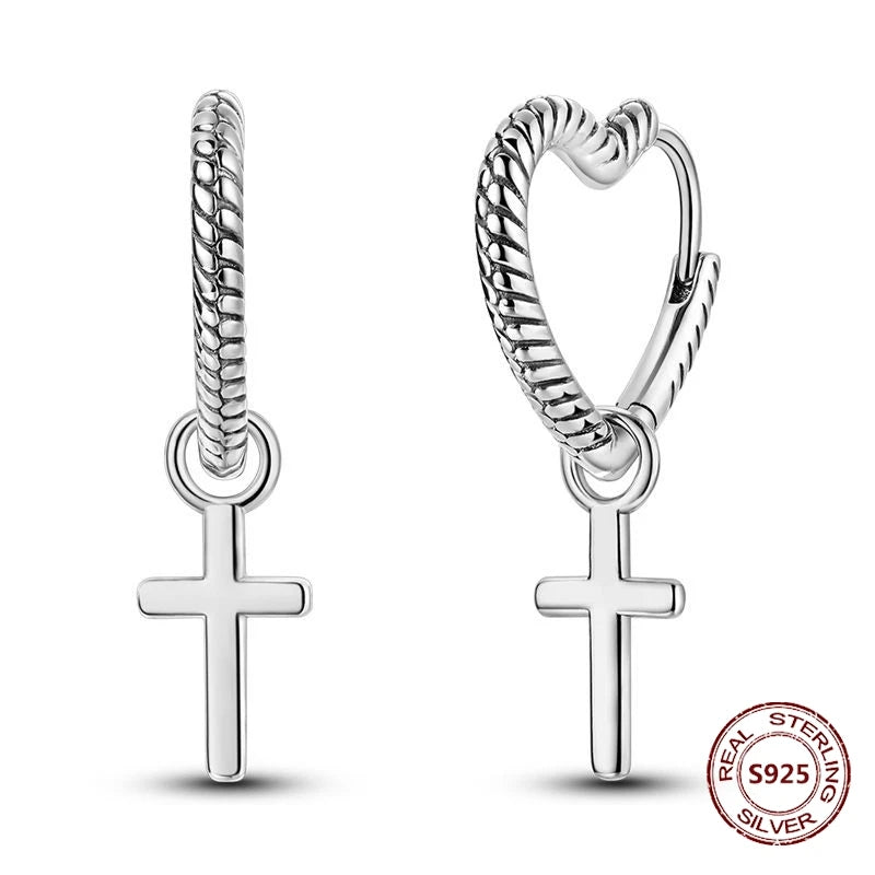 Zilveren oorbellen met lange ketting en geometrisch kruis design