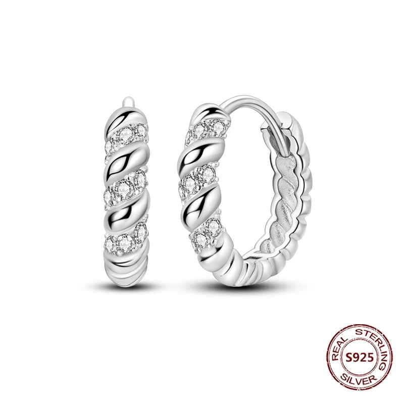 Zilveren oorbellen grote ronde hoops met zirkonia en vloeiend design
