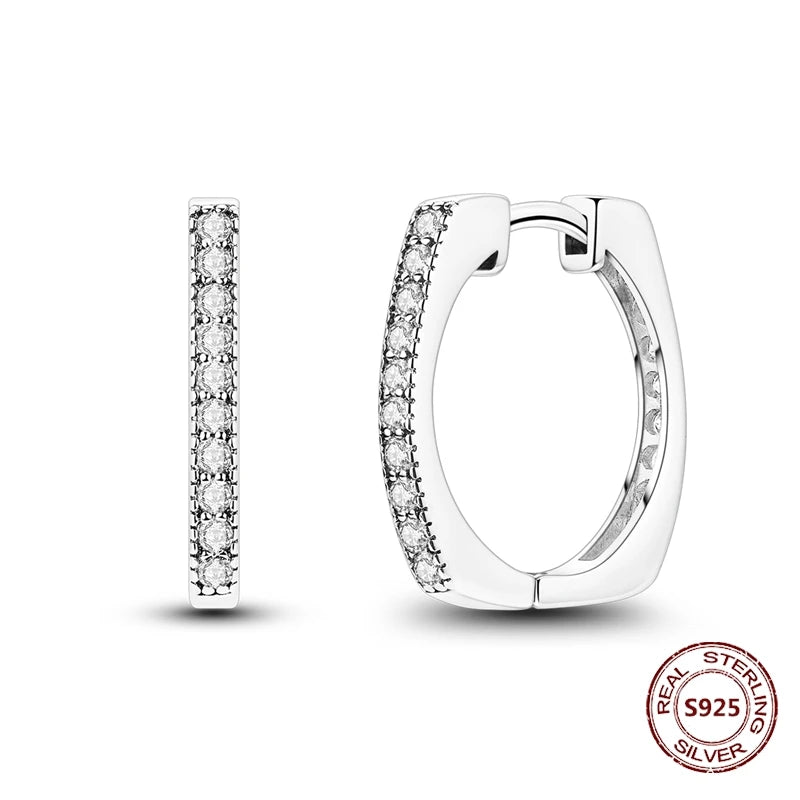 Zilveren oorbellen grote ronde hoops met zirkonia en vloeiend design