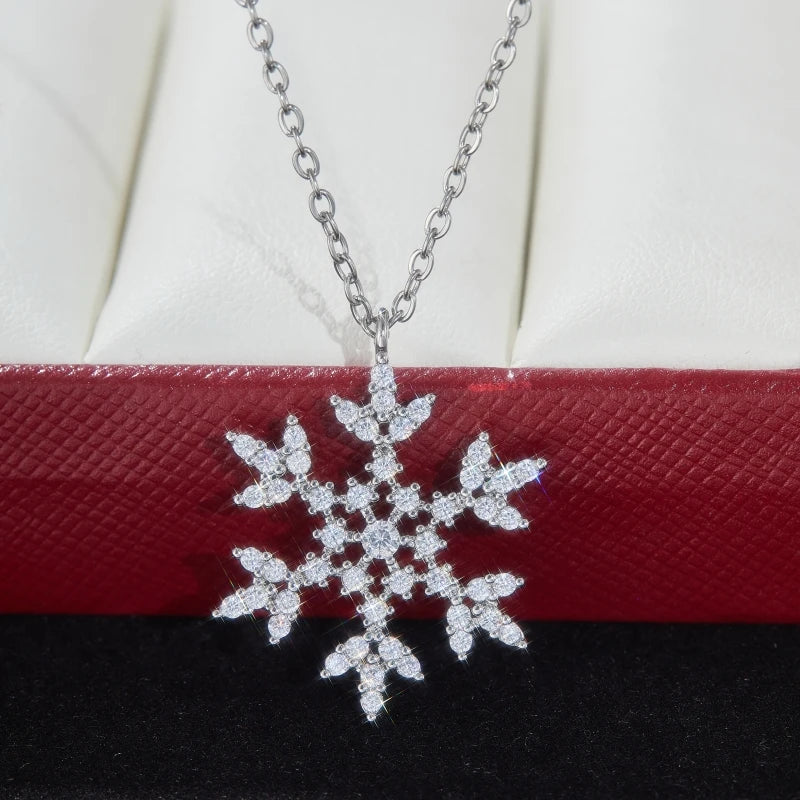 Kerst ketting met sprankelende zirkonia sneeuwvlok hanger – elegante damesaccessoire