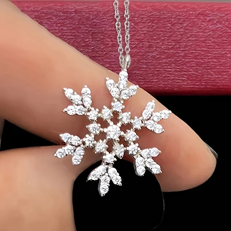 Kerst ketting met sprankelende zirkonia sneeuwvlok hanger – elegante damesaccessoire