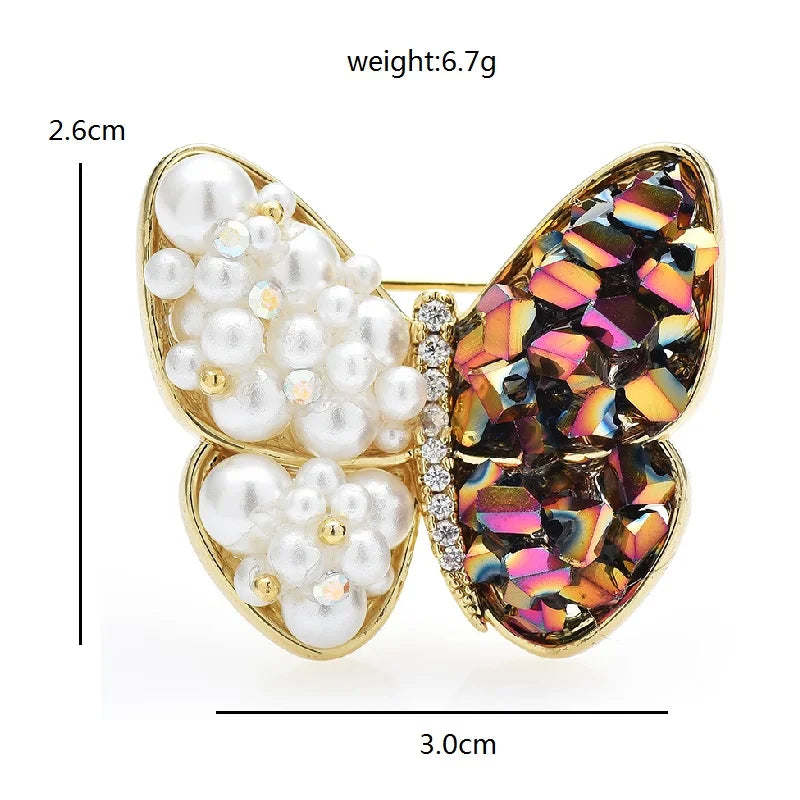 Broche dieren | Vlinder met kristal en parel – handgemaakt en elegant