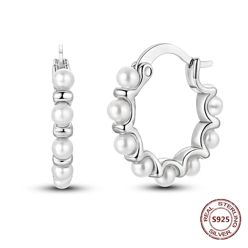 Zilveren oorbellen grote ronde hoops met zirkonia en vloeiend design